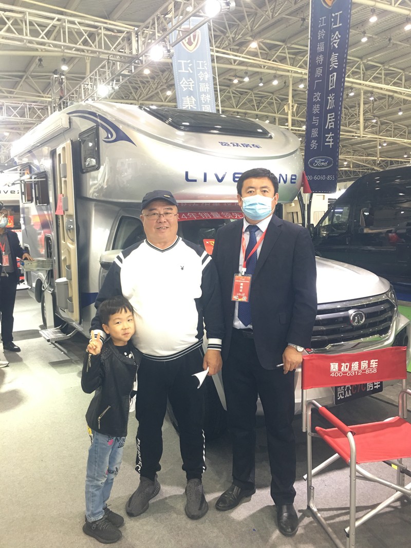 從這選房車的顧客怎么這么多？