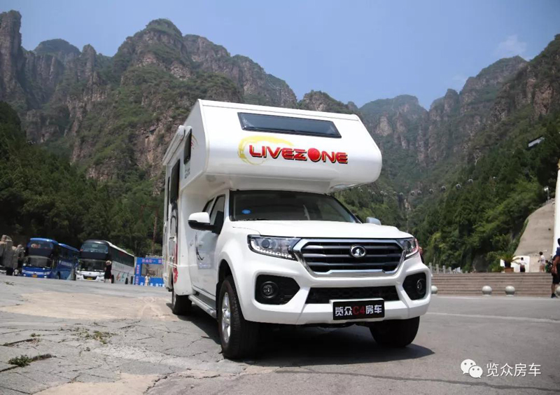 這么大的床，房車上少見，趕緊選