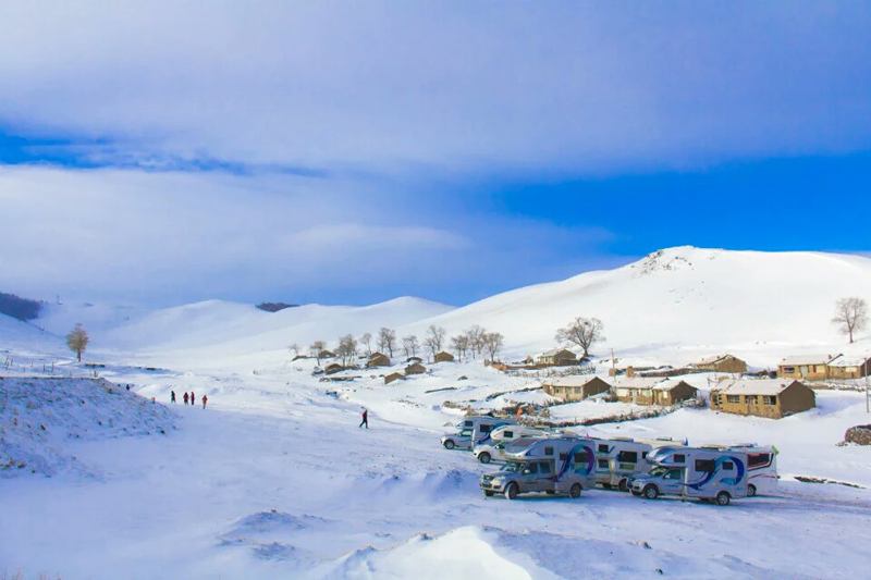 踏雪前行，房車也能雪地越野